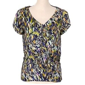 DIANE VON FURSTENBERG Silk Georgette blend blouse w/front ruffles. Size 2. EUC
